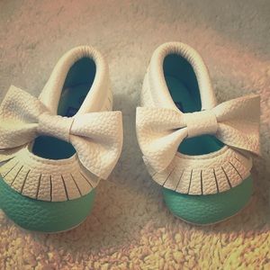 Set of 2 baby moccasins